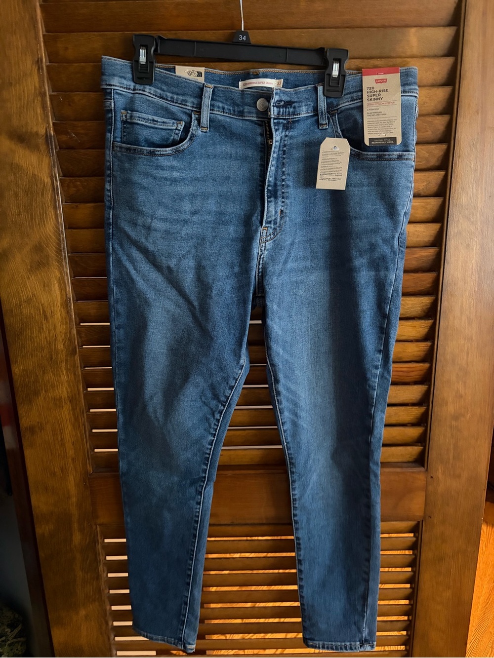 NWT Levi’s Women’s 720 High Rise Super Skinny Jeans 33x28 Medium Wash